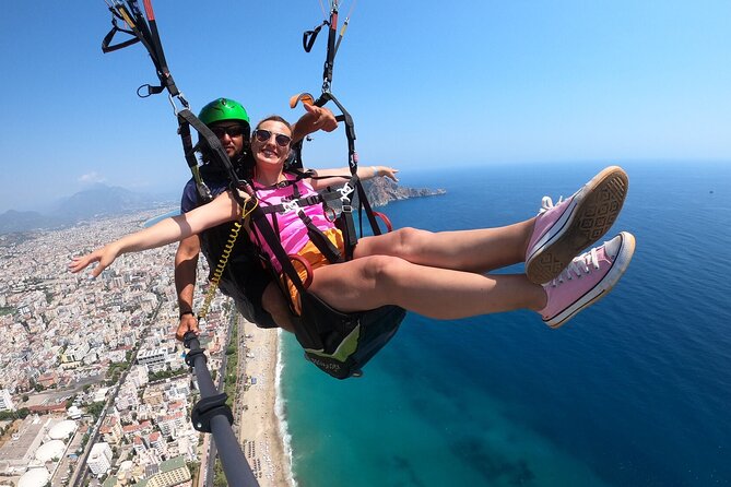 Alanya: Tandem Paragliding Experience - From Cleopatra Beach to the mountain launch point