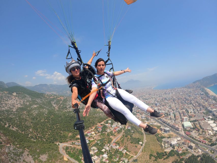 Alanya: Tandem Paragliding Over a Castle and the Sea - The pre-flight briefing and pilot partnership