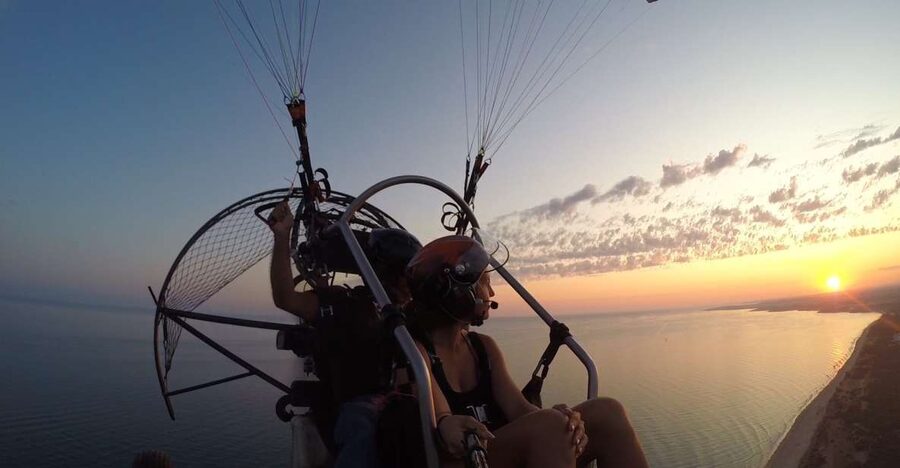 Albufeira: Sunset Paragliding Flight - Spirals and the final return