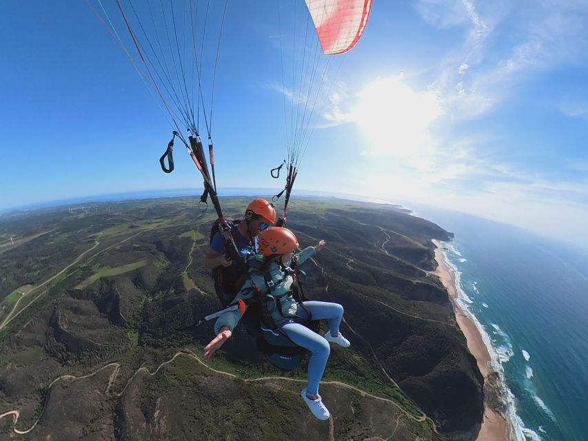 Algarve Coast: Paragliding Experience - Landing and the return to the meeting point
