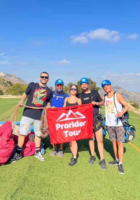 Alicante: Santa Pola, Benidorm Tandem Paragliding Experience - A flight led by an experienced competition pilot