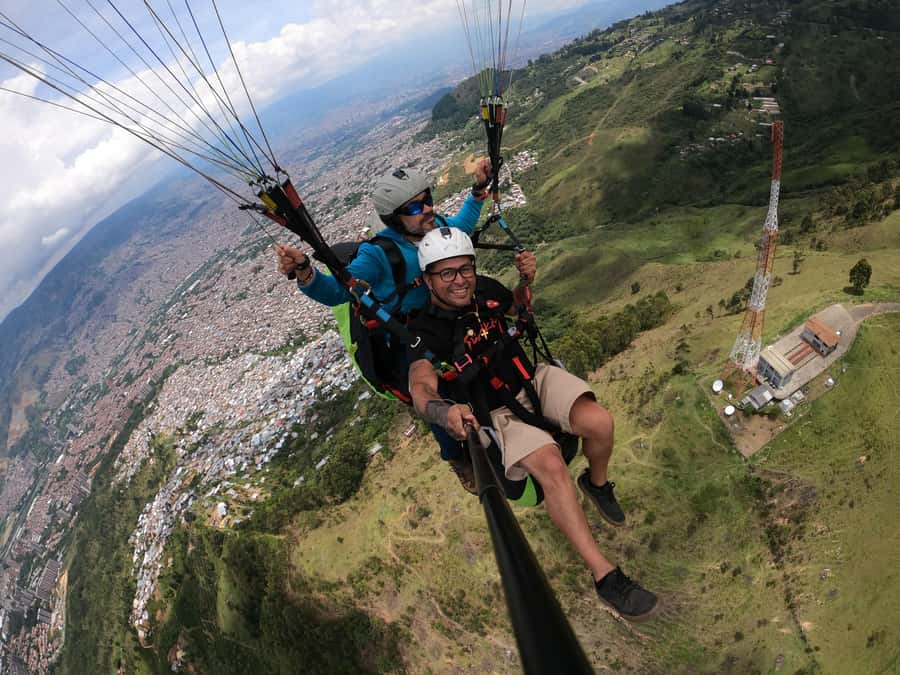Bello: Paragliding in Medellín - San Félix is the launch point above Medellín