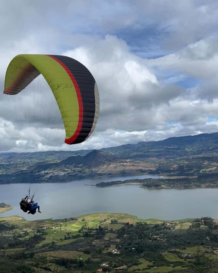 Bogota: Paragliding activity in La Calera with transfers - La Calera or Guatavita: clarify the route before departure