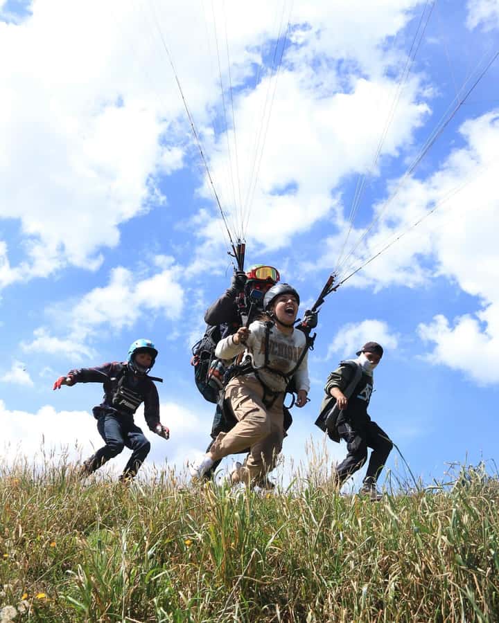 Bogota: Paragliding Flight Ticket in Guatavita - Meeting your pilot and preparing on the ground