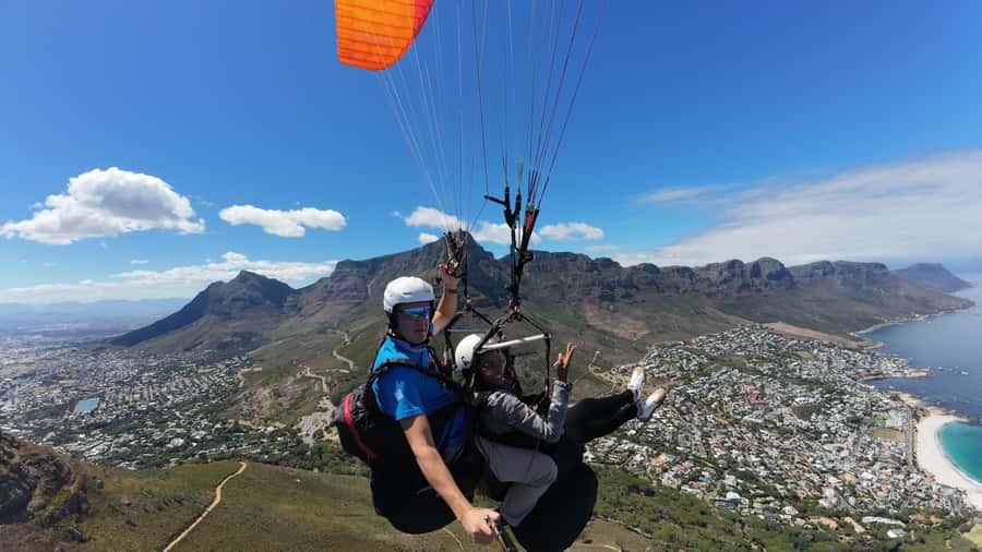 Cape Town: Tandem Paragliding with Instructor - Meeting at Signal Hill and preparing to fly
