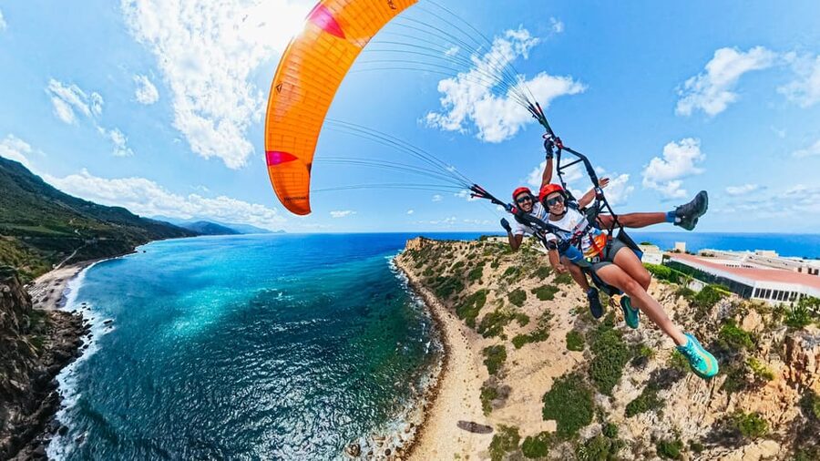 Cefalù: Tandem Paragliding Flight and GoPro13 Video - Preparing for takeoff with your pilot