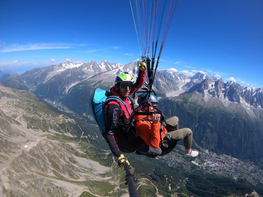 Chamonix: Tandem Paragliding Flight with Video - A calm briefing before the first run