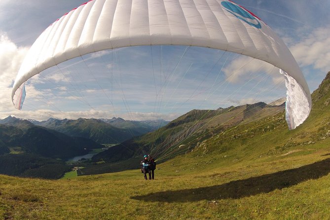 Davos Absolutely Free Flying Paragliding Tandem Flight 1'000 Meters High - Landing in Davos