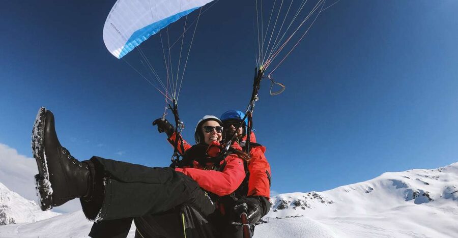 Davos: Tandem Paragliding Flight - Taking the Jakobshornbahn from Davos Platz