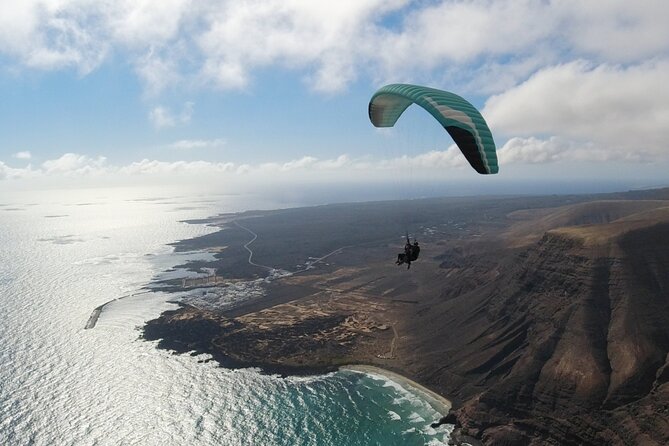 DISCOVERY FLIGHT tandem paragliding Lanzarote with pro pilot - Flying with an experienced pilot