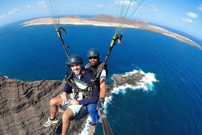 DISCOVERY FLIGHT tandem paragliding Lanzarote with pro pilot - Photos and video make the price easier to judge