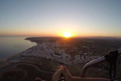 Flight experience over the beach in paragliding/paratrike in the Algarve with video.