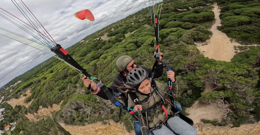 From Lisbon: Paragliding Flight with Transfers - Who will enjoy this most