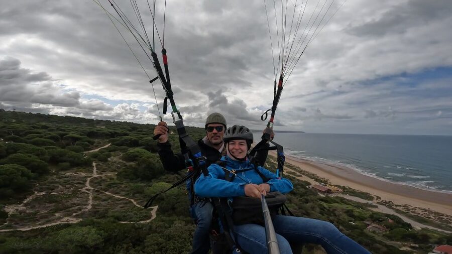From Lisbon: Paragliding Pack (Flight+Video+Transportation) - Should you book the Lisbon paragliding pack?
