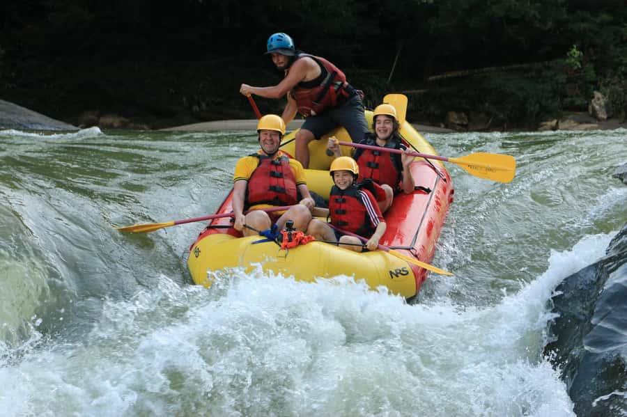 From MedellĂn: Paragliding and Rafting Combo Tour - The hotel pickup sets the tone