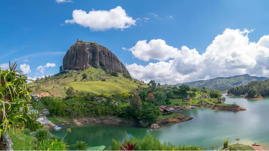 From Medellín: Paragliding Flight and Guatape Tour - Why pair Cocorna with Guatape?