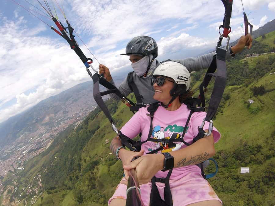 From Medellín: Paragliding Tour with GoPro Photos & Videos - GoPro photos and videos that arrive quickly