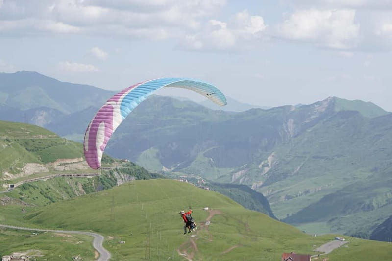 Georgia: Paragliding tandem flight in Gudauri with video - The 40-minute itinerary, step by step