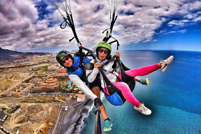 GOLD paragliding flight including videos/photos, t-shirt and a bottle of Cava - What the Gold price includes
