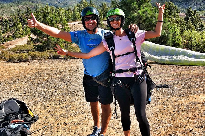 GOLD paragliding flight including videos/photos, t-shirt and a bottle of Cava - Booking advice and cancellation details