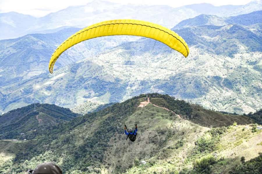 Guatape: Paragliding Experience - Ten to fifteen minutes above Guatapé