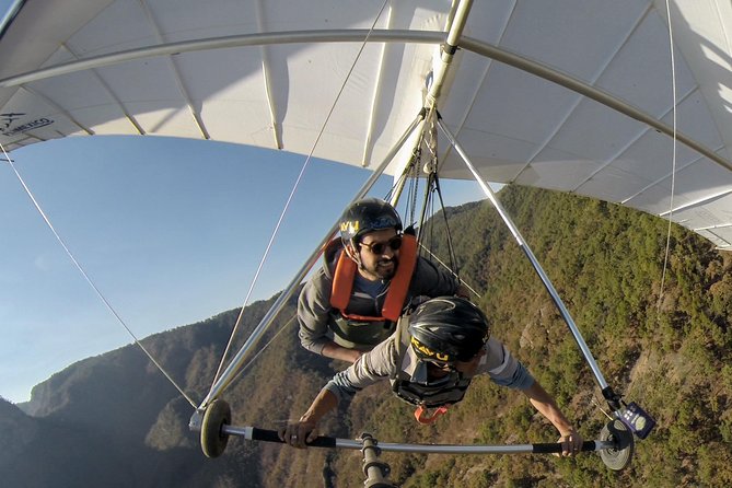 Hang gliding in Valle de Bravo - Thirty minutes above the forest