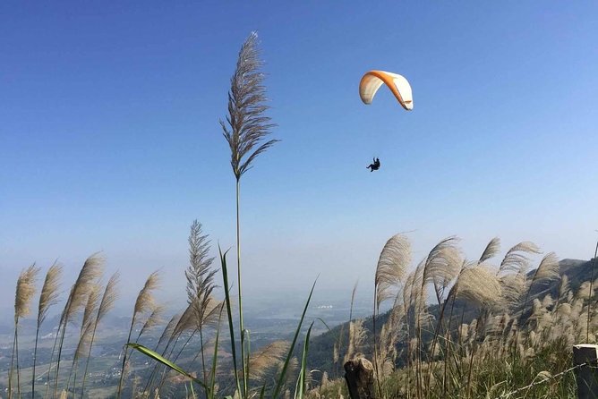 Hanoi Sky Tour: Paragliding - Flying from Doi Bu Mountain near Hanoi