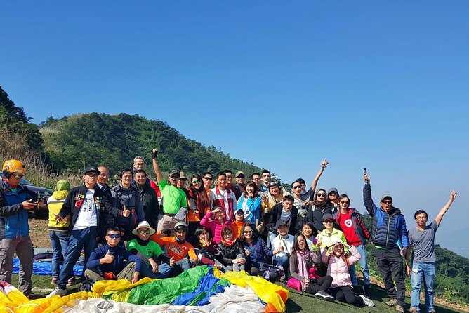 Hanoi Sky Tour: Paragliding - Waiting, relaxing, and eating after the flight