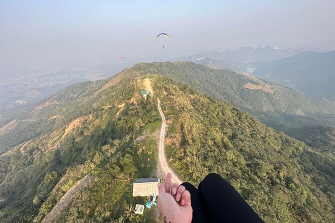 Hanoi Sky Tour: Paragliding - What happens at take-off