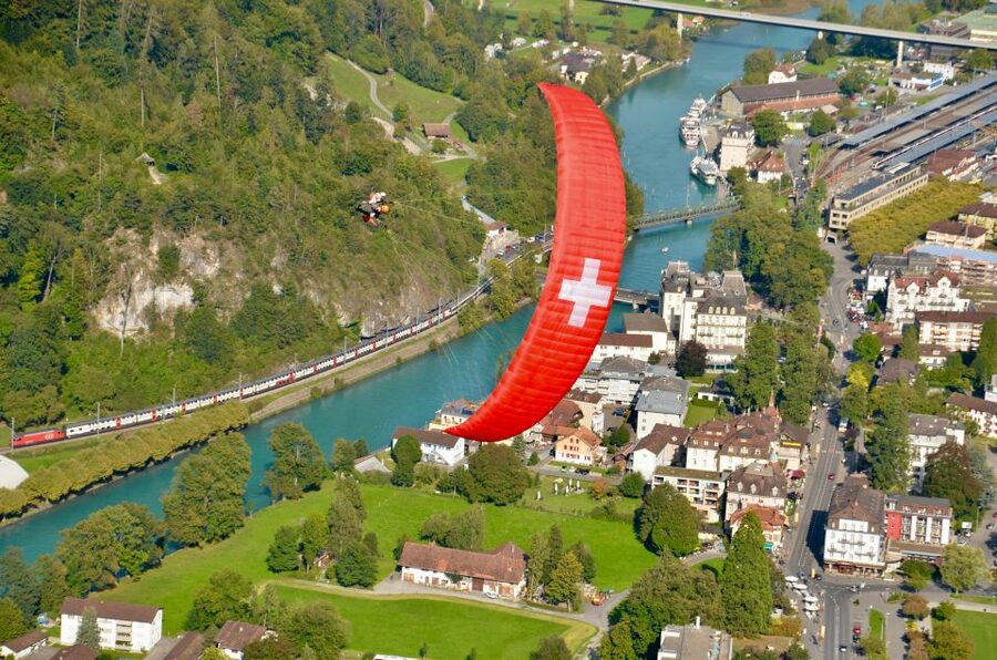 Interlaken: Paragliding Tandem High Flight - Seeing Interlaken between two lakes