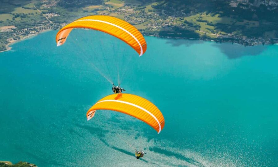 Lake Annecy: Winter Paragliding flight - The flight above Lake Annecy
