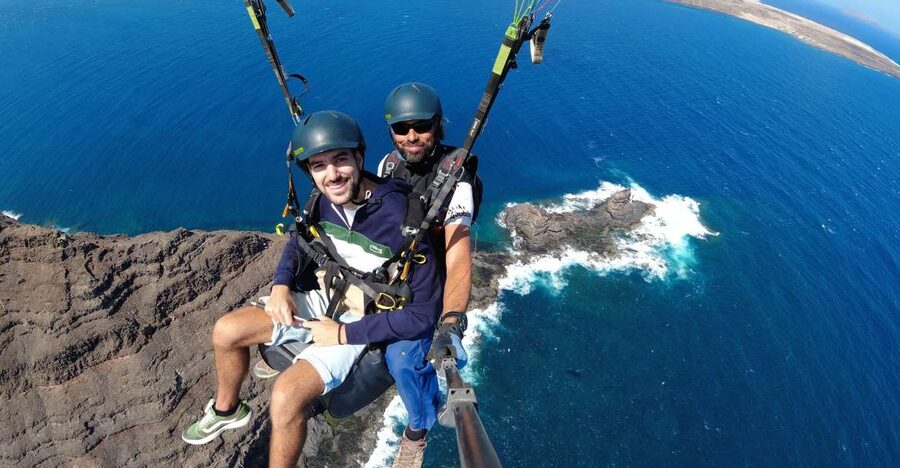 Lanzarote: Tandem Paragliding Flight Over Lanzarote - Choosing between the standard flight and Rollercoaster