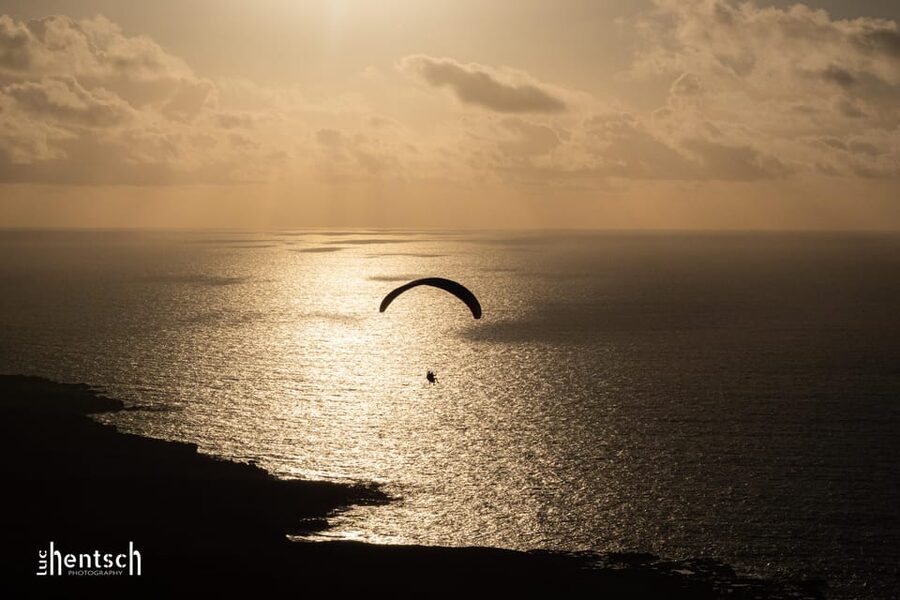 Lanzarote: Tandem Paragliding Flight Over Lanzarote - What happens from meeting point to landing