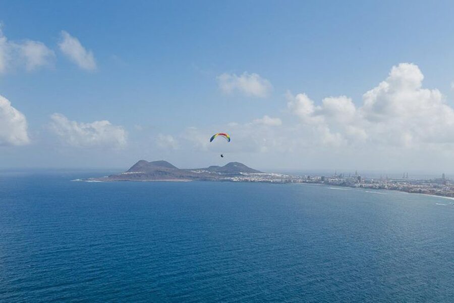 Las Palmas: Paragliding Tandem Flight with Instructor - Who should book this flight