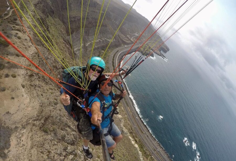 Las Palmas: tandem paragliding flights for everyone - Meeting at the Alfredo Kraus Auditorium