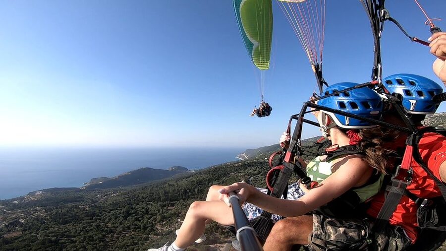 Lefkada paragliding tandem flighs/ Kathisma beach - Experience and safety with Stavros Kostoulas