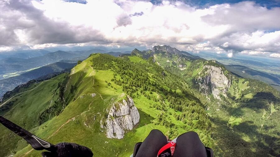 Lenggries: Tandem Paragliding Flight - Choosing a gentle glide or an acrobatic finish