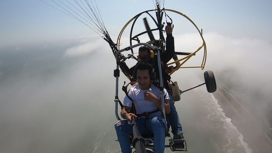 Lima: Paragliding Flight Over Costa Verde Districts - Fifteen Minutes in the Air, With Some Realistic Limits