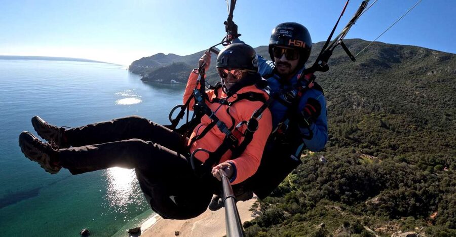 Lisbon: Paragliding Tandem Flight - Choosing between sightseeing and aerobatics