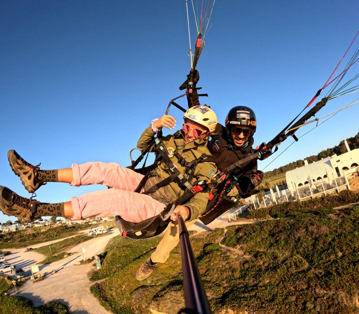Lisbon: Paragliding Tandem Flight - The short briefing and equipment check