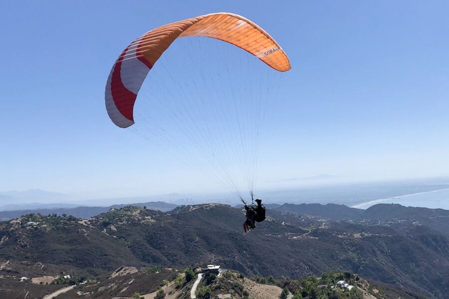 Los Angeles: 30-Minute Tandem Paragliding Experience - From Carbon Beach to the Malibu sky