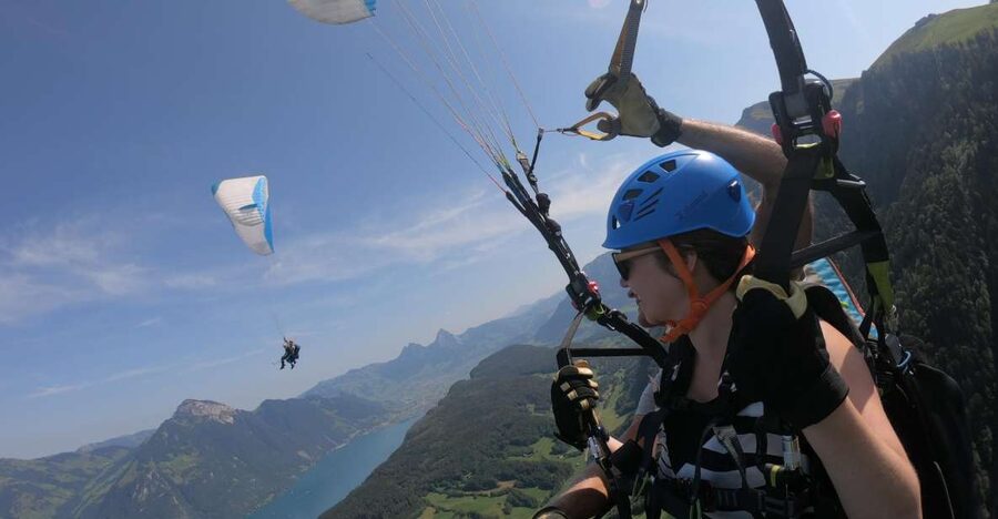 Lucerne: Tandem-Paragliding Flight - Taking off above Lake Lucerne