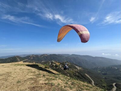 Malibu Hills to Beach: Tandem Paragliding Flight Adventure