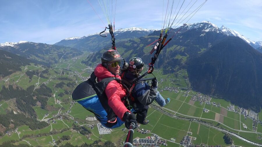 Mayrhofen: Paragliding Adventure With Soaring Views - Your pilot sets the tone