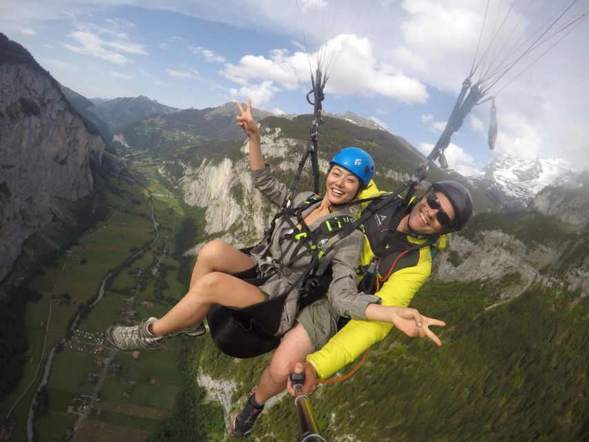 Mürren: Paragliding over Lauterbrunnen Cliffs and Waterfalls - The walk to takeoff and the pilot briefing