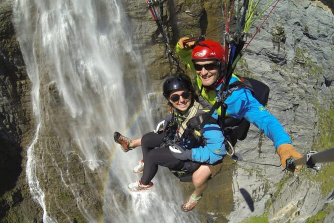Mürren: Paragliding over the Lauterbrunnen Valley - The safety briefing keeps the first flight simple