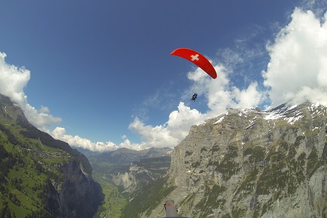 Mürren: Paragliding over the Lauterbrunnen Valley - Landing at Stechelberg is convenient, but plan the return
