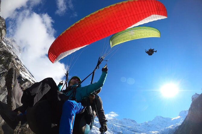 Mürren: Paragliding over the Lauterbrunnen Valley - Who will enjoy this most