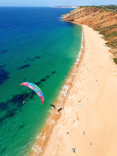 Nazare: Paragliding tandem flight - Who will enjoy this most