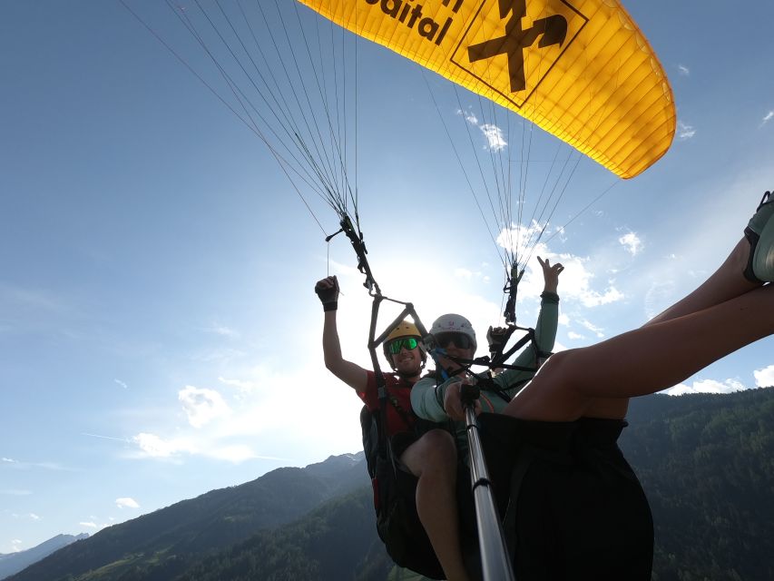 Neustift im Stubaital: Panoramic Tandem Paragliding Flight - Meeting Parafly beside the landing field